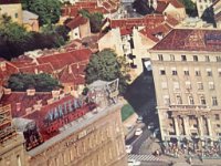 Trg Republike (današnji Trg bana Jelačića) oko 1975. godine. 31. prosinca 1975. godine u ponoć obustavljeno je prometovanje preko Trga.jpg
